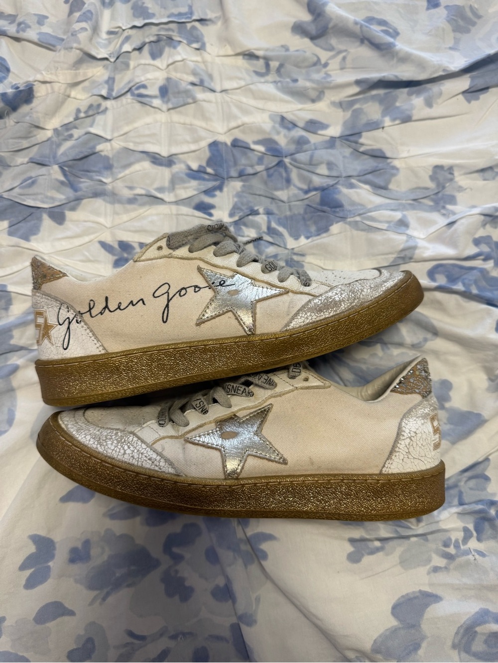 Golden Goose Cream & Silver Superstar Low-Top Sneakers with Gold Soles - Picture 2 of 9